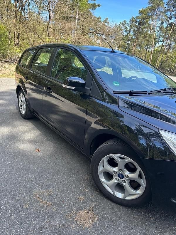 Second-hand Ford Focus 101 CP (74 kW) 2011 Negru Break