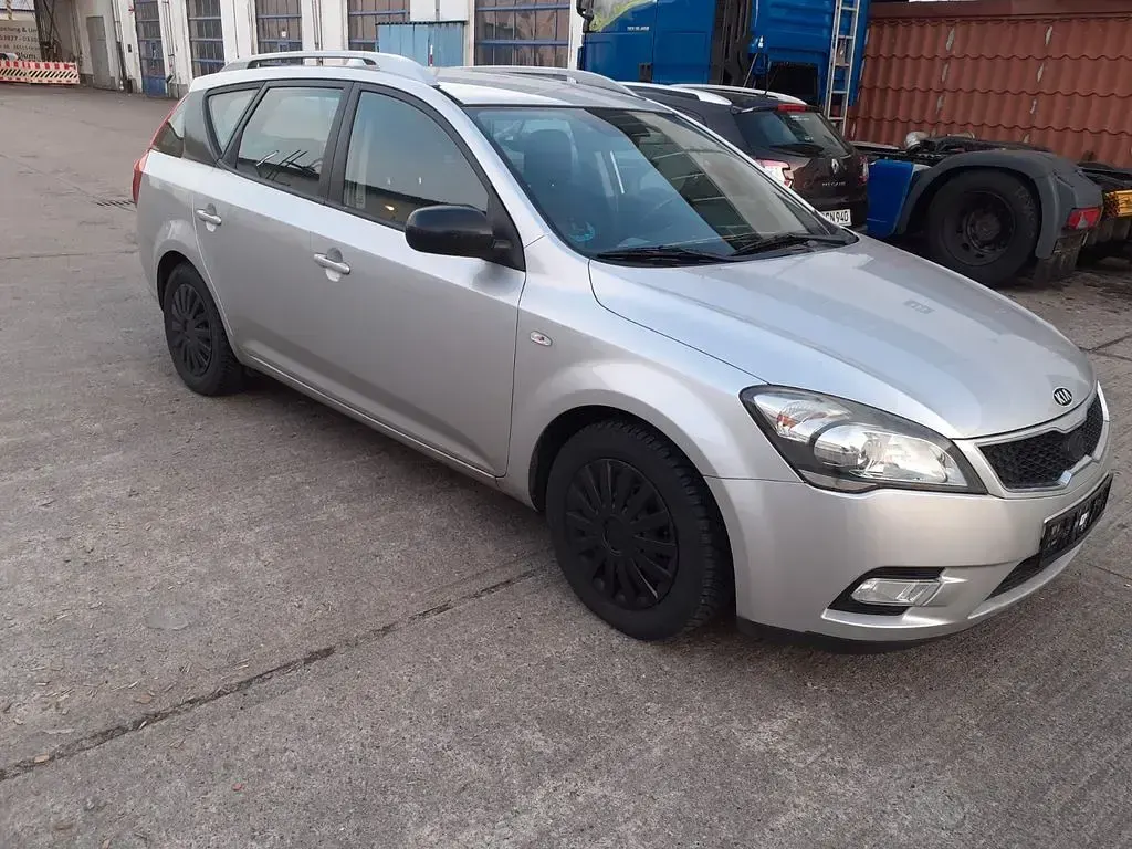 Gebraucht Kia Ceed Sportswagon Vision 90 PS (66 kW) 2012 Silber Kombi