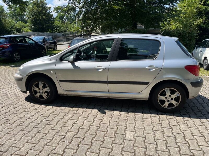 Grau Gebraucht 2004 Peugeot 307 Limousine | 1.700 € (Guter Preis) - Bild 1/4