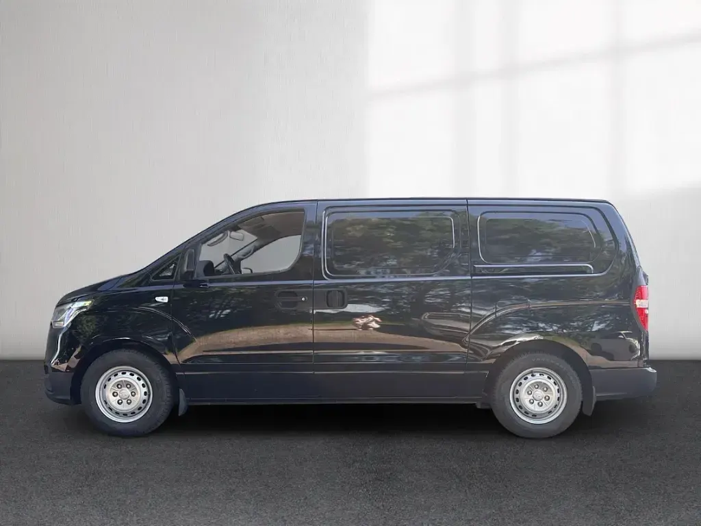 Gebraucht Hyundai H-1 Comfort 170 PS (125 kW) 2019 Schwarz Van / Kleinbus