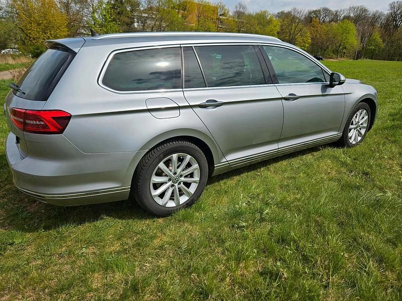 Gebraucht VW Passat 150 PS (110 kW) 2018 Silber Kombi