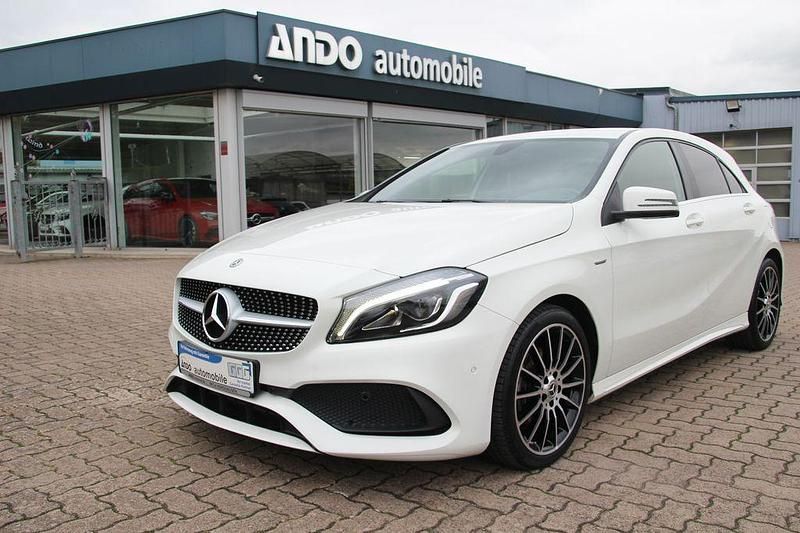 Weiß Gebraucht 2018 Mercedes A200 AMG line Kleinwagen | 17.900 € (Fairer Preis) - Bild 1/4