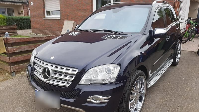 Blau Gebraucht 2009 Mercedes ML320 SUV | 13.500 € - Bild 1/4