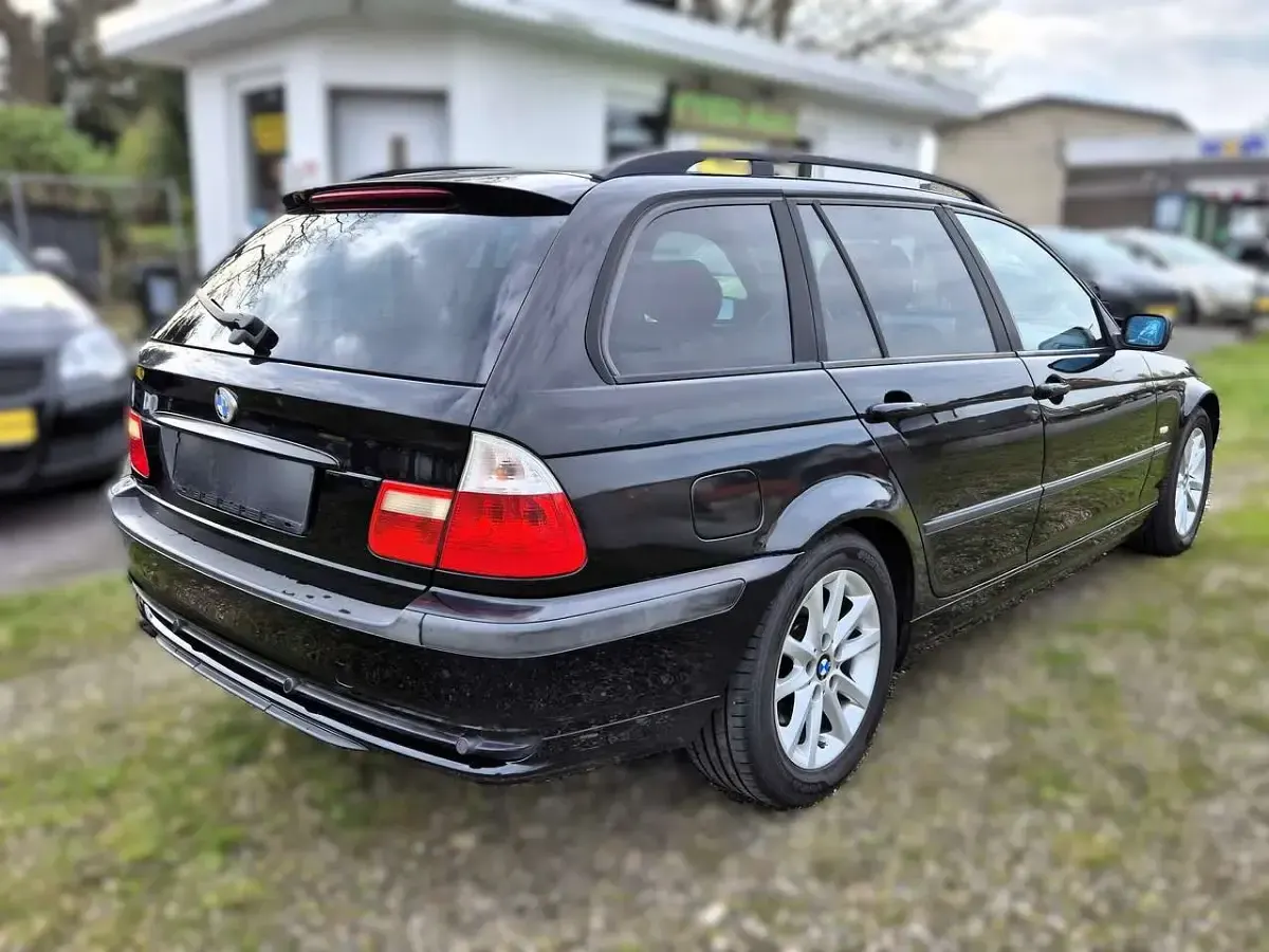 Gebraucht BMW 320 170 PS (125 kW) 2001 Schwarz Kombi