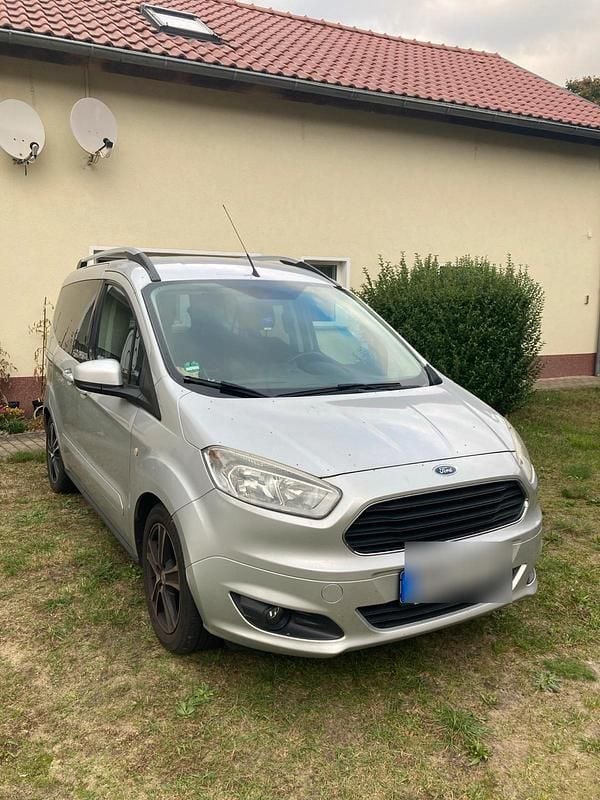 Silber Gebraucht 2015 Ford Tourneo Courier Van / Kleinbus | 6.500 € (Etwas zu teuer) - Bild 1/2