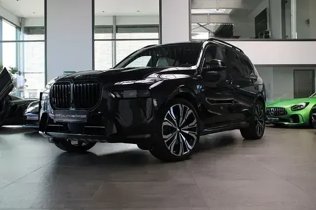 Gebraucht BMW X7 M Sport 352 PS (258 kW) 2025 Schwarz SUV