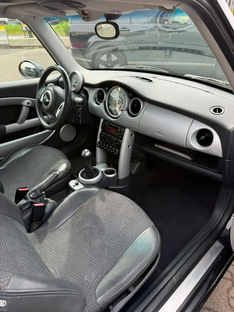 Używany Mini Cooper 2001 Czarny Hatchback
