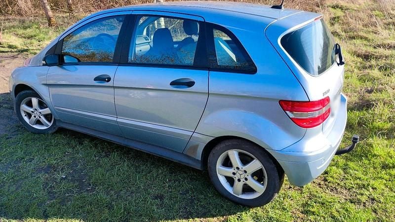 Gebraucht Mercedes B170 116 PS (85 kW) 2006 Silber Van / Kleinbus