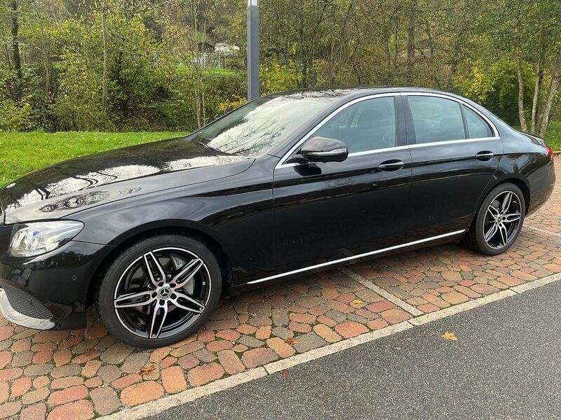 Gebraucht Mercedes E350 Avantgarde 299 PS (219 kW) 2018 Schwarz metallic Limousine