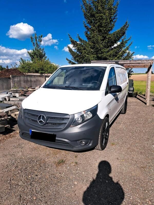 Weiß Gebraucht 2017 Mercedes Vito Van / Kleinbus | 14.499 € - Bild 1/4