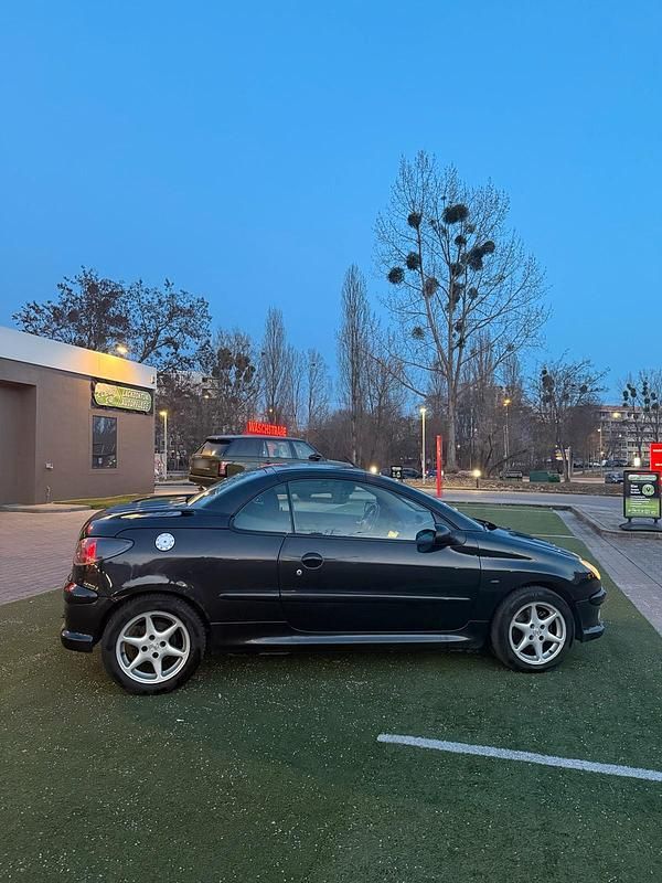 Gebraucht Peugeot 206 CC 109 PS (80 kW) 2004 Schwarz Cabrio