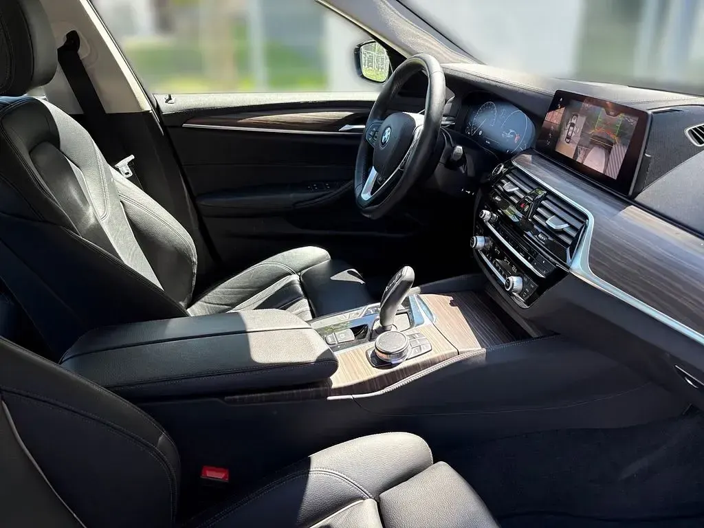 Gebraucht BMW 530 Luxury Line 252 PS (185 kW) 2018 Blau Limousine