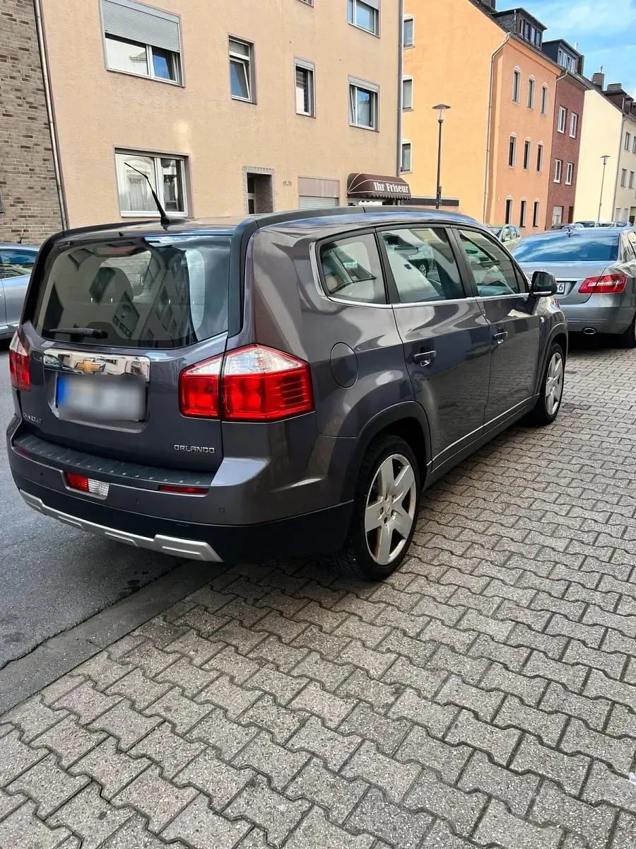 Gebraucht Chevrolet Orlando 163 PS (119 kW) 2012 Silber Van / Kleinbus