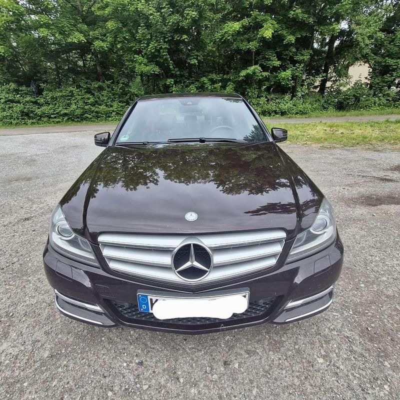 Braun Gebraucht 2011 Mercedes C250 Limousine | 12.000 € (Etwas zu teuer) - Bild 1/4
