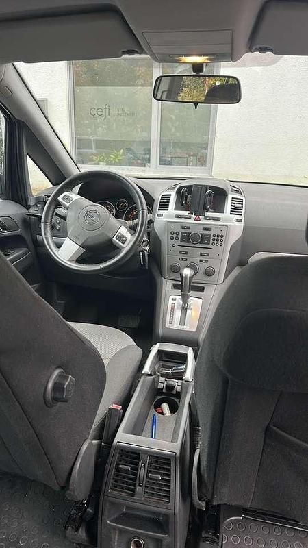 Grün Gebraucht 2009 Opel Zafira Edition Van / Kleinbus | 3.000 € (Fairer Preis) - Bild 1/4