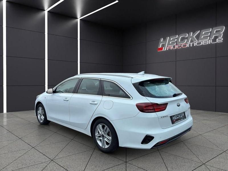 Gebraucht Kia Ceed Vision 136 PS (100 kW) 2020 (wd) cararraweiss Kleinwagen