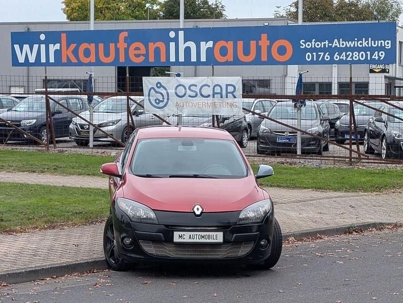 Rot Gebraucht 2009 Renault Mégane III Dynamique Limousine | 1.799 € (Guter Preis) - Bild 1/4