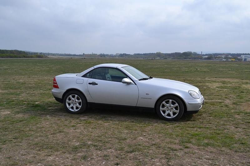 Gebraucht Mercedes SLK230 193 PS (141 kW) 1998 Silber Cabrio