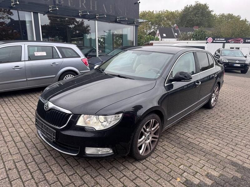 Schwarz Gebraucht 2011 Skoda Superb Elegance Limousine | 4.650 € (Superpreis) - Bild 1/4