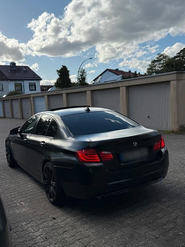 Schwarz Gebraucht 2011 BMW 530 Limousine | 11.000 € (Fairer Preis) - Bild 1/4