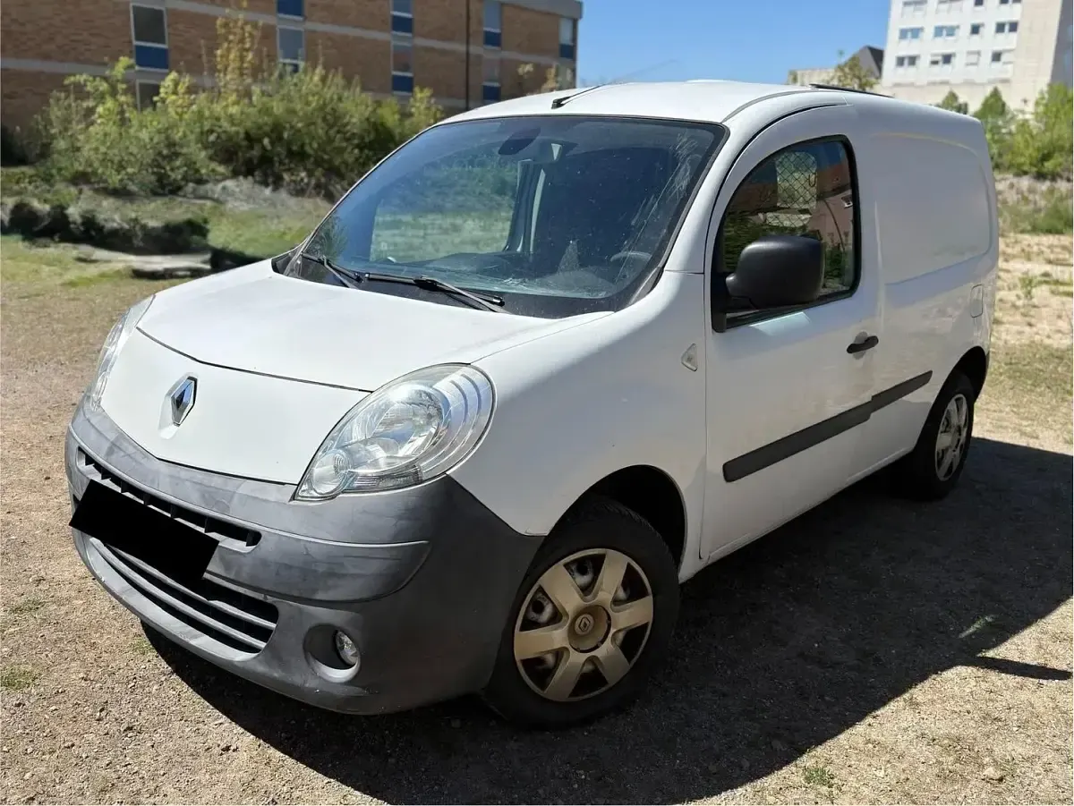 Second-hand Renault Kangoo 90 CP (66 kW) 2012 Alb Monovolum