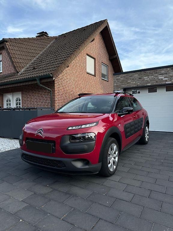 Gebraucht 2017 Citroën C4 Cactus Feel Kleinwagen | 8.400 € (Guter Preis) - Bild 1/4