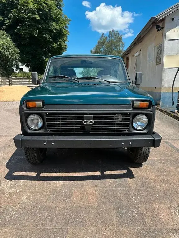 Gebraucht Lada niva 82 PS (60 kW) 2009 Grün SUV