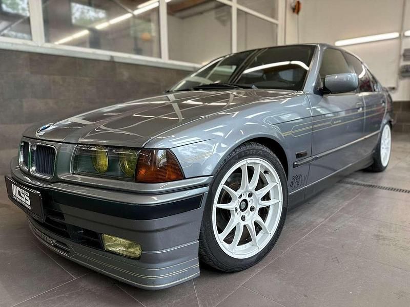 Granitsilber (237) Gebraucht 1993 BMW 328 Limousine | 23.999 € - Bild 1/3