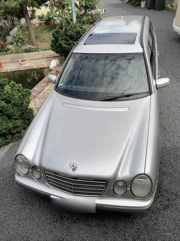 Gebraucht Mercedes E220 143 PS (105 kW) 2001 Silber Kombi