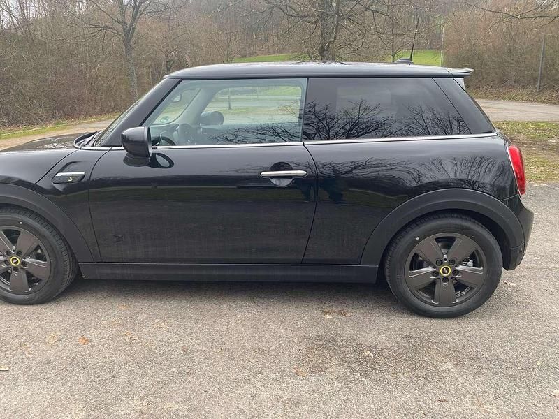 Gebraucht Mini Cooper SE Essential 135 kW (184 PS) 2023 Schwarz Kleinwagen