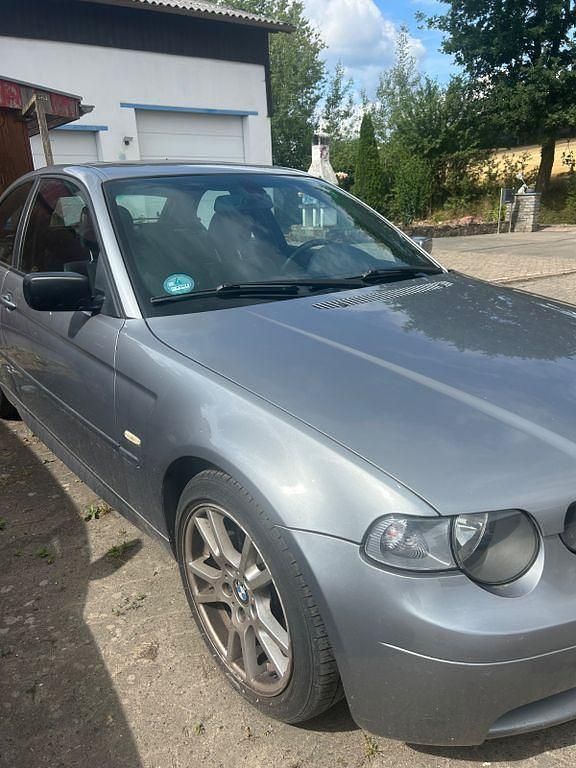 Grau Gebraucht 2004 BMW 320 M Sport Limousine | 3.499 € (Fairer Preis) - Bild 1/4