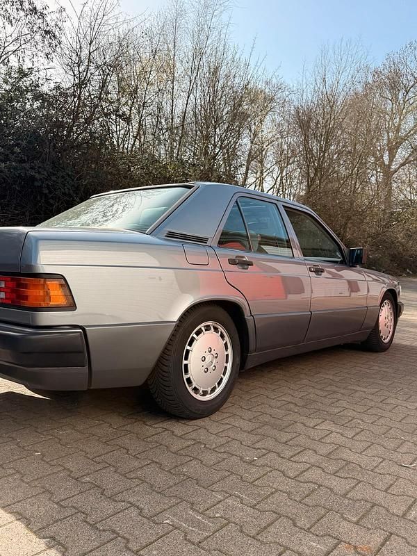 Gebraucht Mercedes 190 132 PS (97 kW) 1990 Grau Limousine
