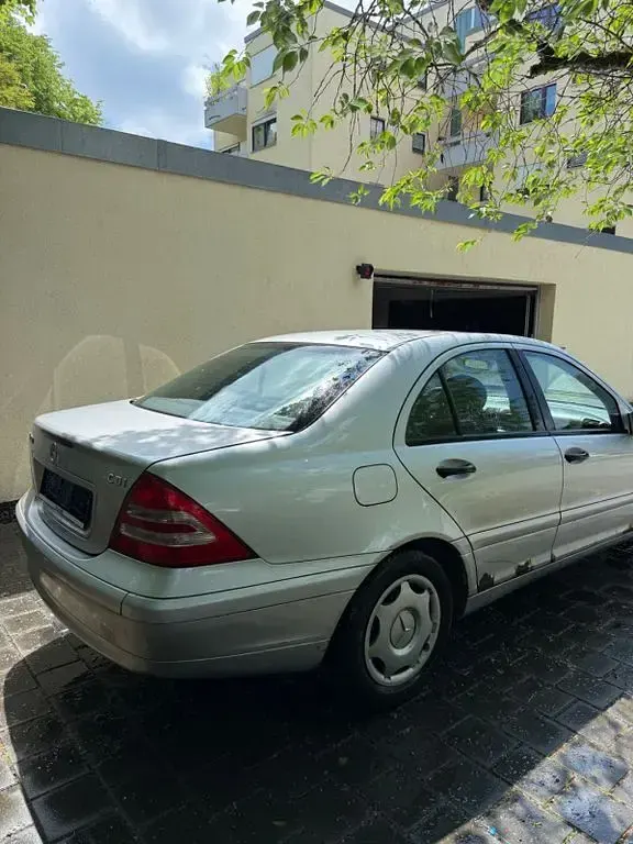 Gebraucht Mercedes C200 Classic 122 PS (89 kW) 2002 Silber Limousine