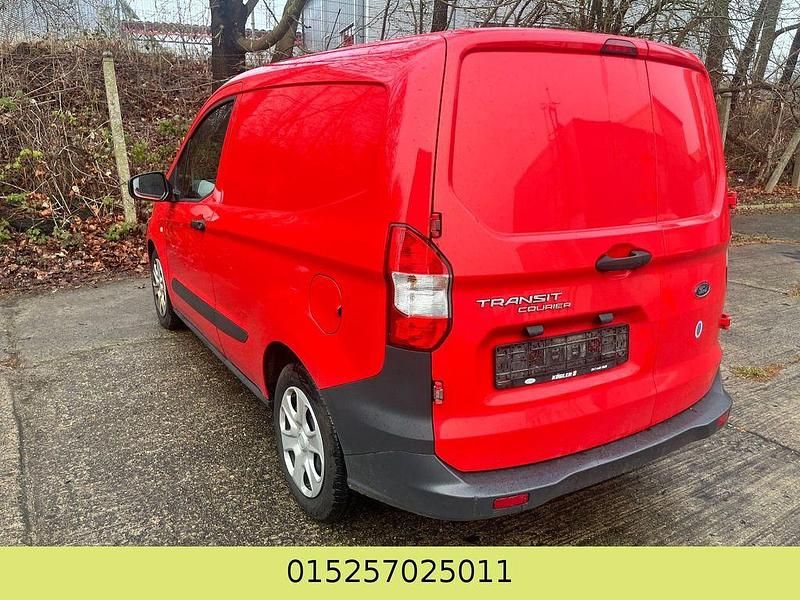 Gebraucht Ford Transit Trend 101 PS (74 kW) 2021 Rot Van / Kleinbus