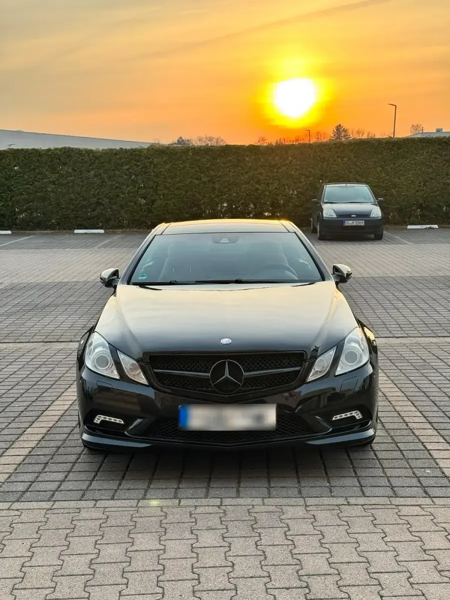 Gebraucht Mercedes E250 Sport 204 PS (150 kW) 2009 Schwarz Coupé