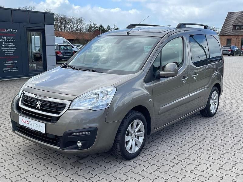 Gebraucht Peugeot Partner Tepee Allure 99 PS (72 kW) 2017 Lack nocciola metallic Van / Kleinbus
