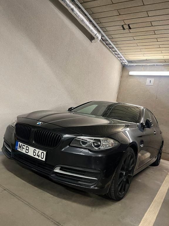 Grau Gebraucht 2014 BMW 528 Limousine | 10.300 € (Fairer Preis) - Bild 1/4
