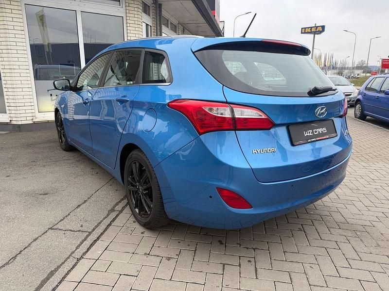 Gebraucht Hyundai i30 Trend 110 PS (80 kW) 2015 Blau Kombi