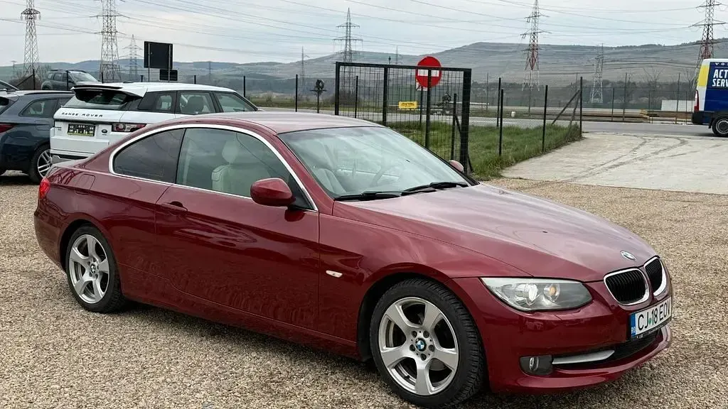 Gebraucht BMW 320 170 PS (125 kW) 2010 Rot Coupé
