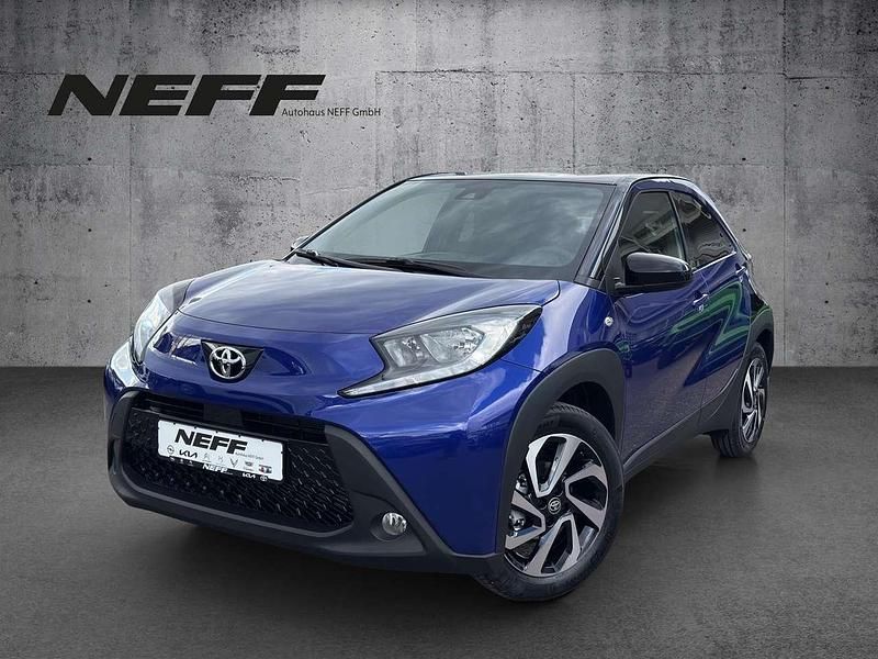 Neu Toyota Aygo X 72 PS (52 kW) 2025 Juniper blue / night sky black SUV