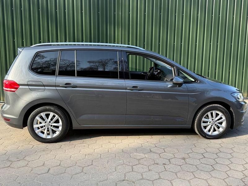 Gebraucht VW Touran Highline 150 PS (110 kW) 2016 Grau Van / Kleinbus