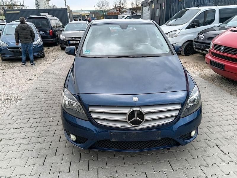 Gebraucht Mercedes B200 136 PS (100 kW) 2012 Blau Van / Kleinbus