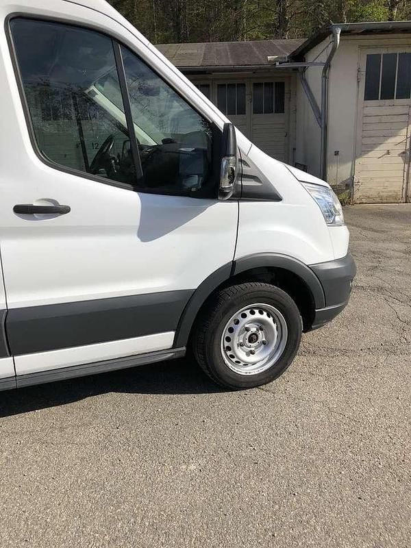 Gebraucht Ford Transit Basis 170 PS (125 kW) 2018 Weiß Van