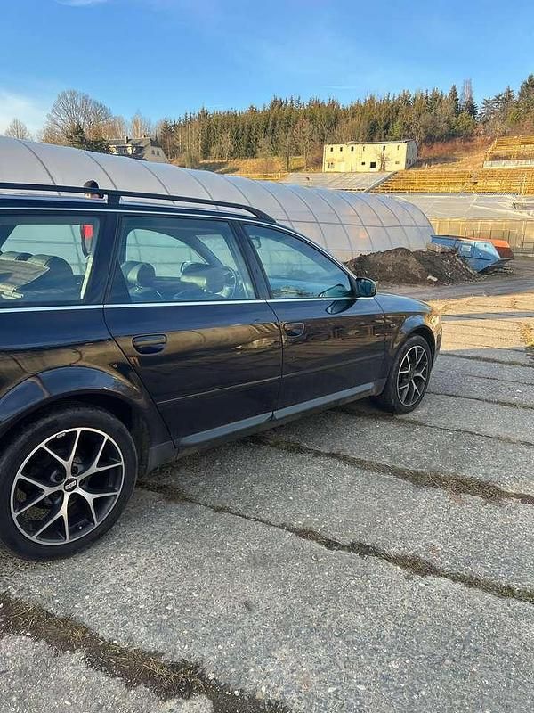 Blau Gebraucht 2001 Audi A6 Comfort Kombi | 3.500 € (Fairer Preis) - Bild 1/4