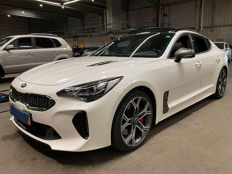 Weiß Gebraucht 2017 Kia Stinger 3 Limousine | 25.790 € (Fairer Preis) - Bild 1/4