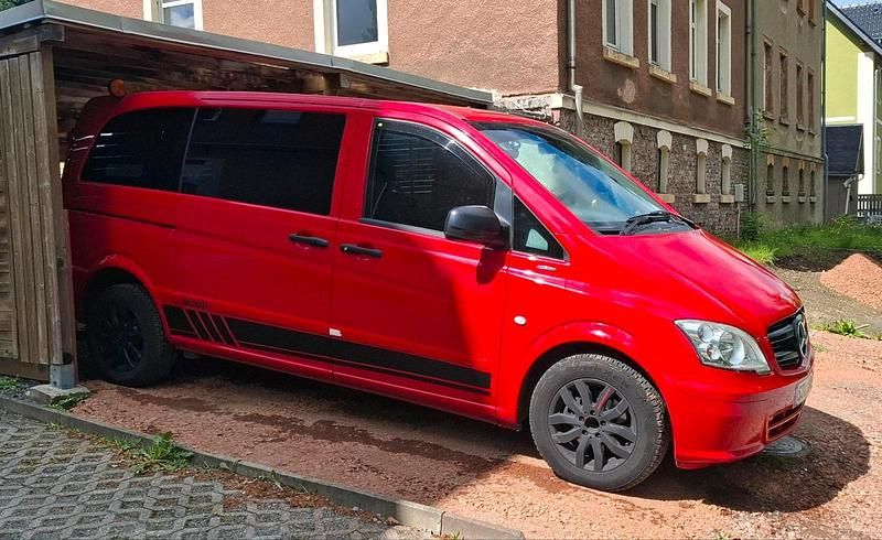 Rot Gebraucht 2013 Mercedes Vito Van | 12.999 € - Bild 1/4