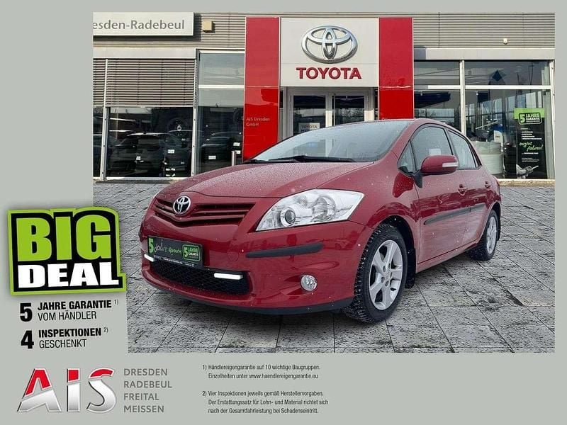 Gebraucht Toyota Auris Travel 99 PS (72 kW) 2012 Red metallic Limousine