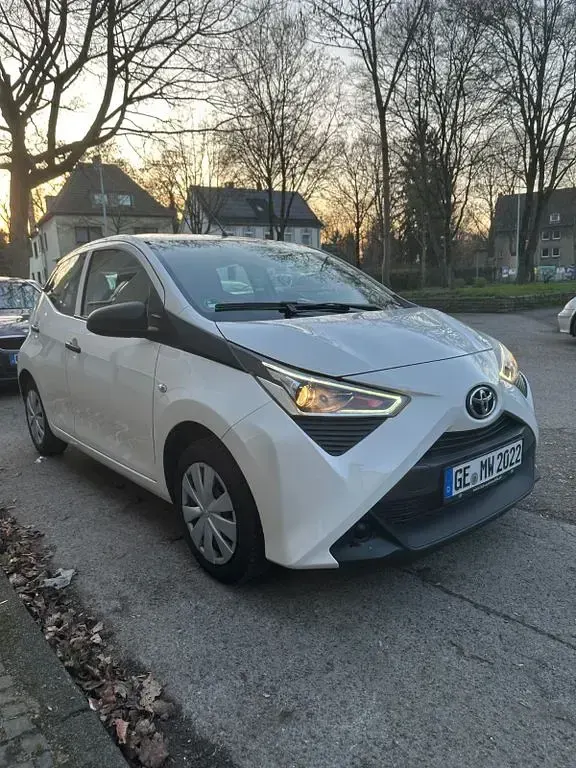 Gebraucht Toyota Aygo Team 72 PS (52 kW) 2021 Weiß Kleinwagen