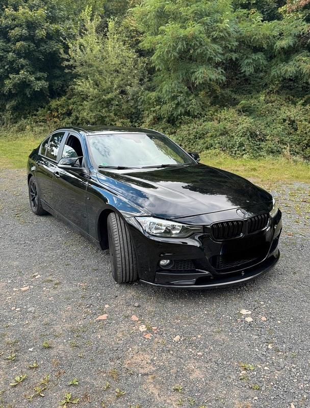 Schwarz Gebraucht 2016 BMW 318 Advantage Limousine | 11.000 € (Fairer Preis) - Bild 1/4