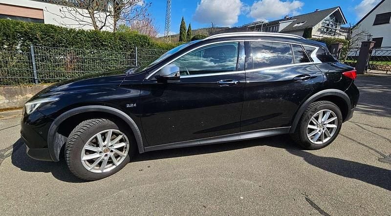 Gebraucht Infiniti QX30 Premium 170 PS (125 kW) 2016 Schwarz SUV